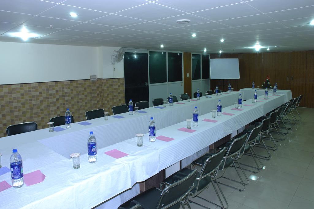 Hotel Karat 87 Inn New Delhi Ngoại thất bức ảnh