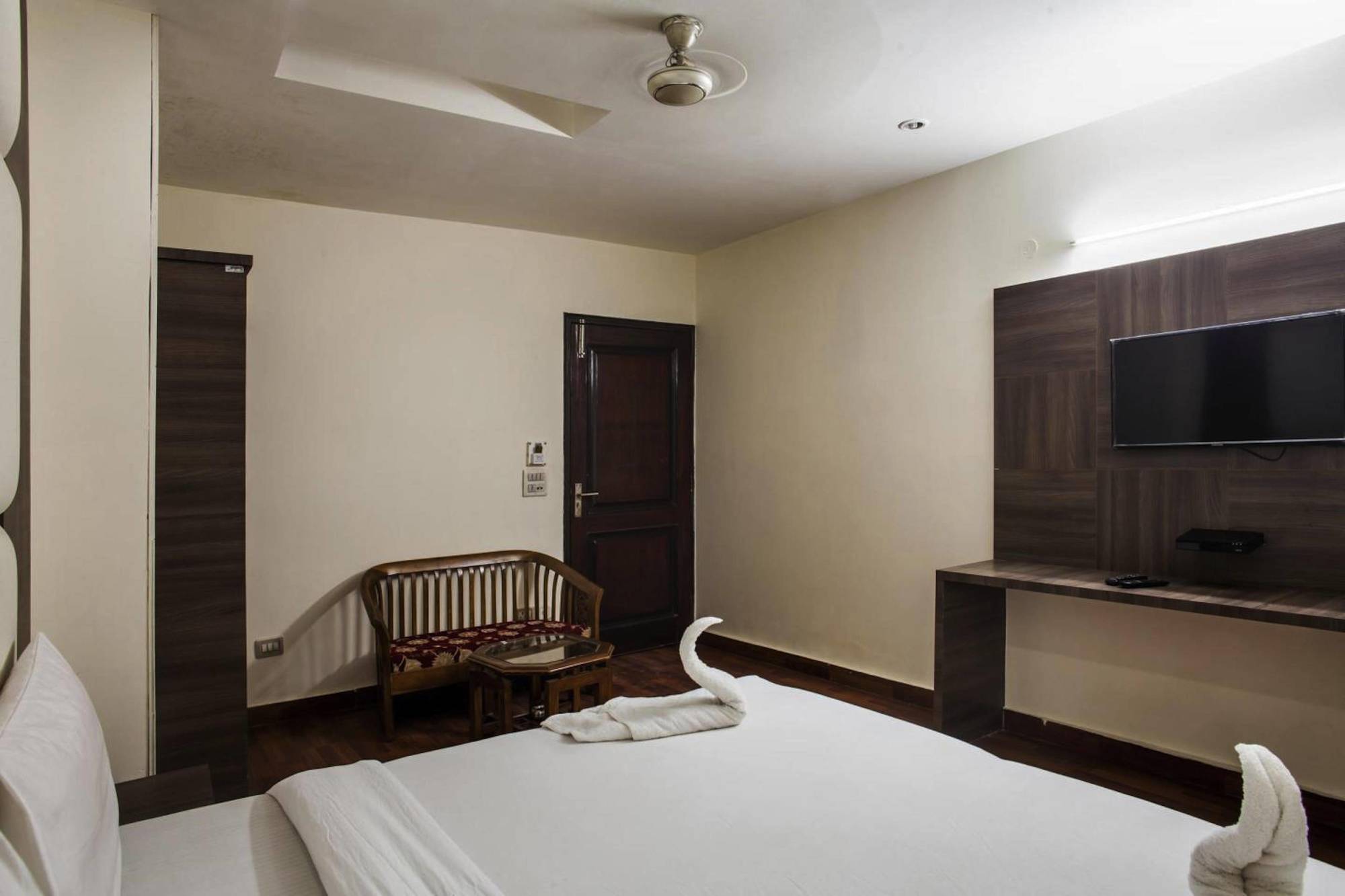 Hotel Karat 87 Inn New Delhi Ngoại thất bức ảnh