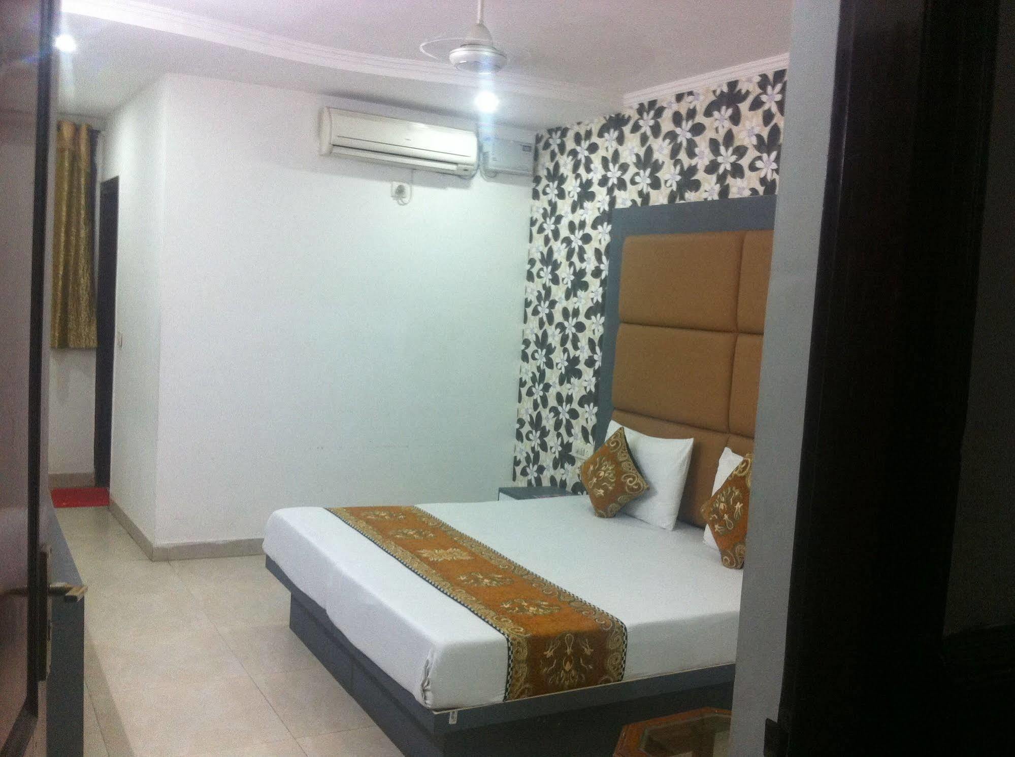 Hotel Karat 87 Inn New Delhi Ngoại thất bức ảnh
