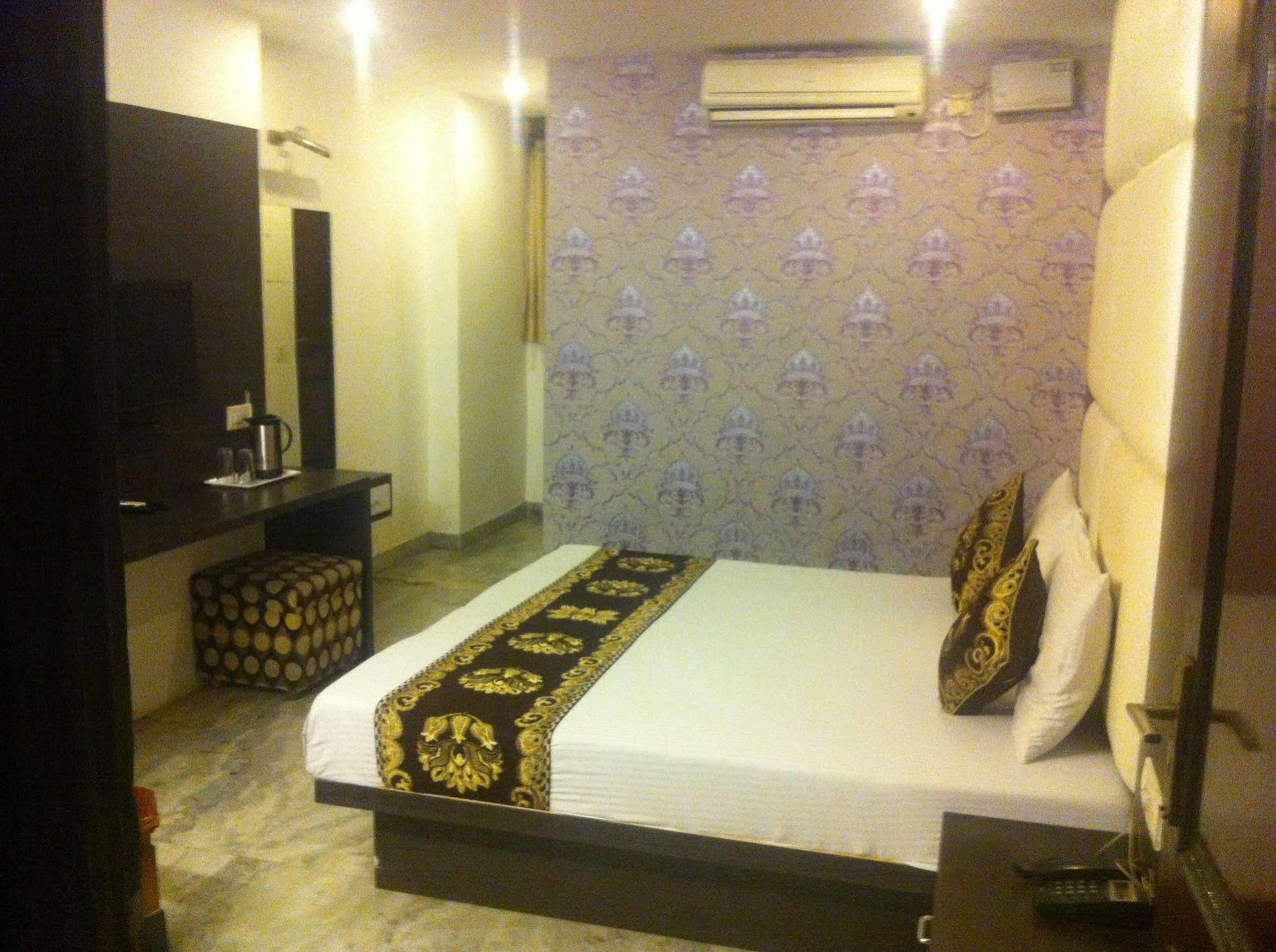 Hotel Karat 87 Inn New Delhi Ngoại thất bức ảnh