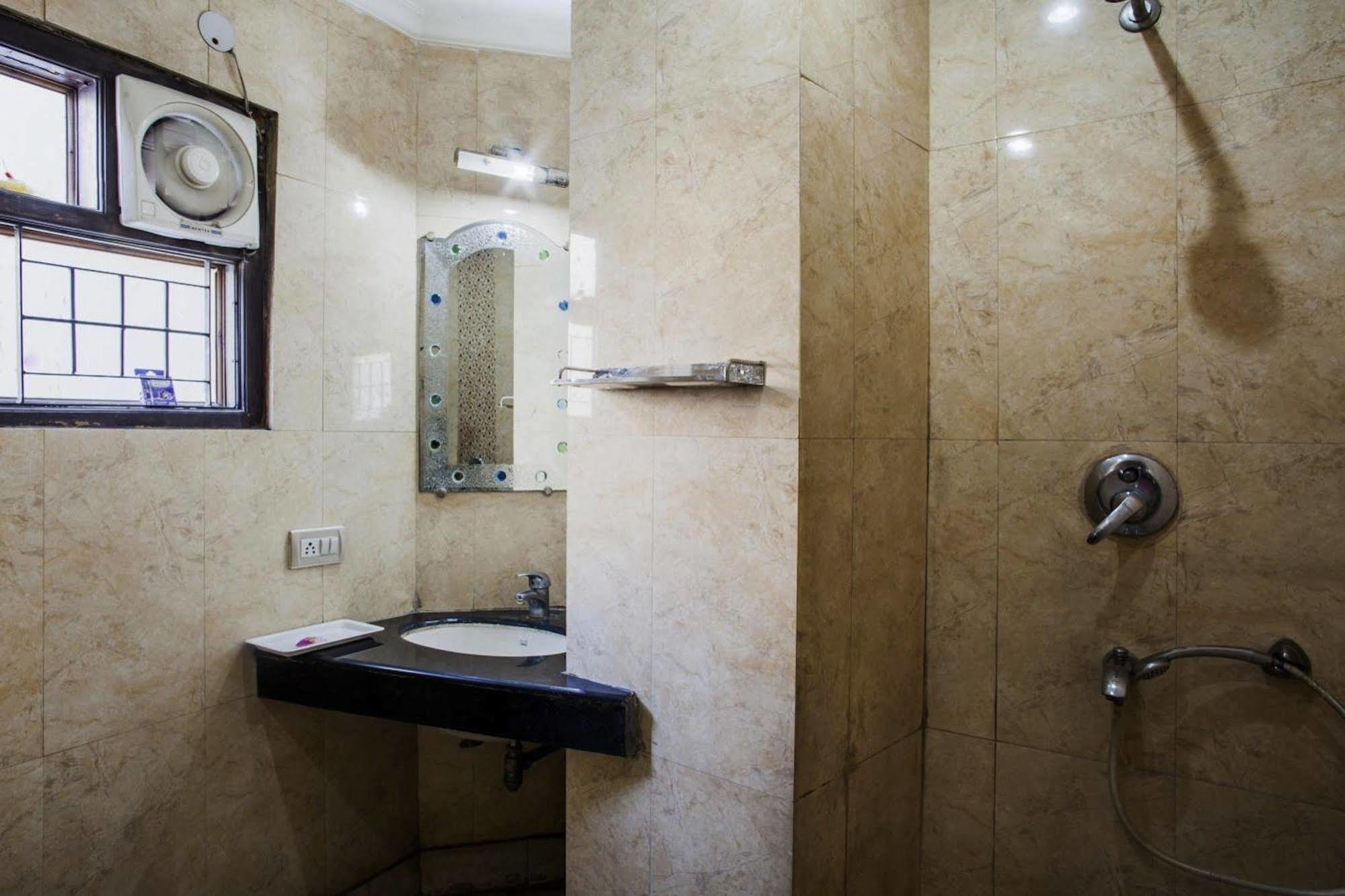 Hotel Karat 87 Inn New Delhi Ngoại thất bức ảnh