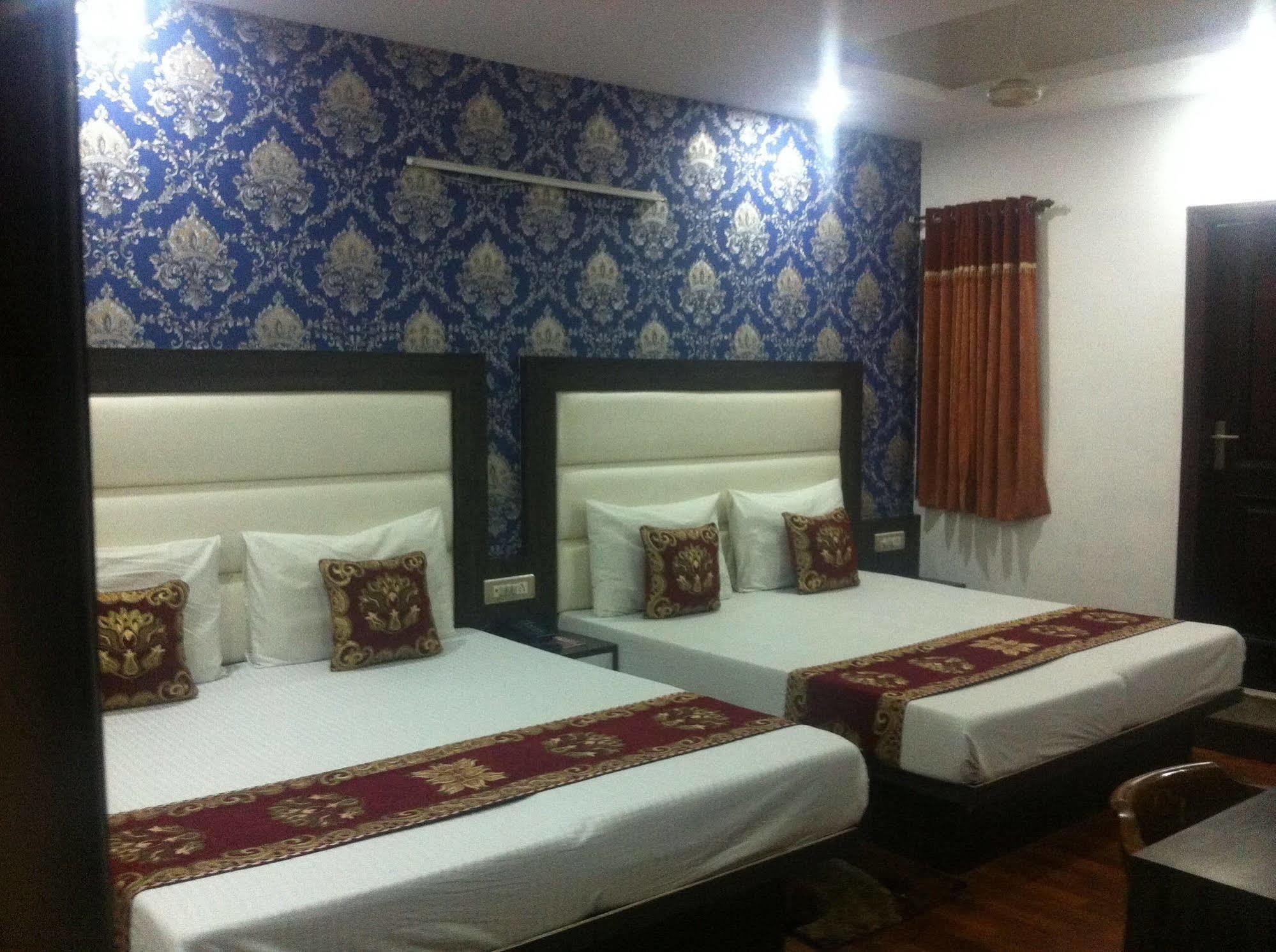 Hotel Karat 87 Inn New Delhi Ngoại thất bức ảnh