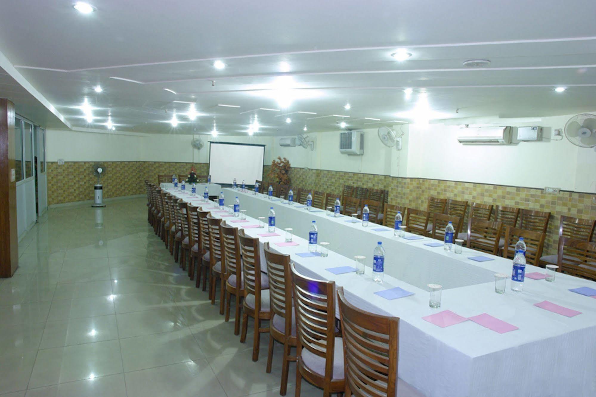 Hotel Karat 87 Inn New Delhi Ngoại thất bức ảnh