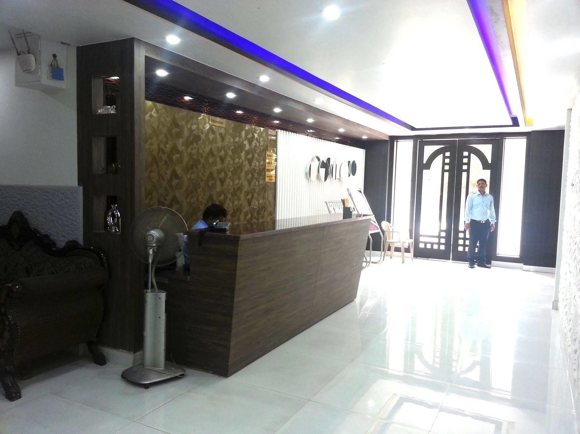 Hotel Karat 87 Inn New Delhi Ngoại thất bức ảnh