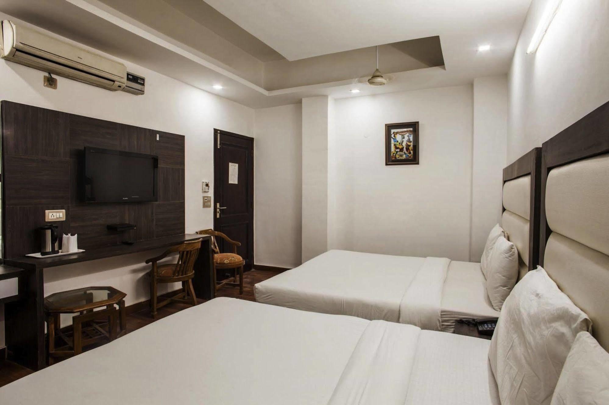 Hotel Karat 87 Inn New Delhi Ngoại thất bức ảnh