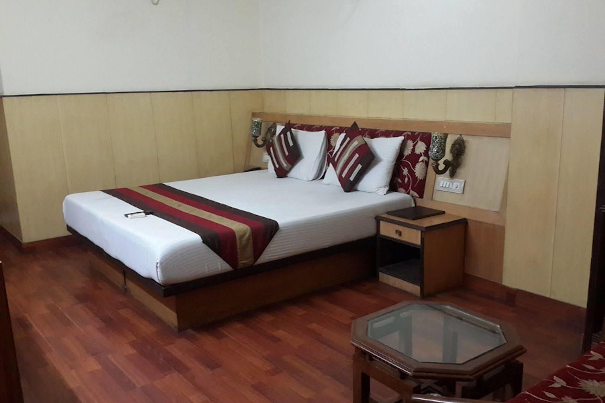 Hotel Karat 87 Inn New Delhi Ngoại thất bức ảnh