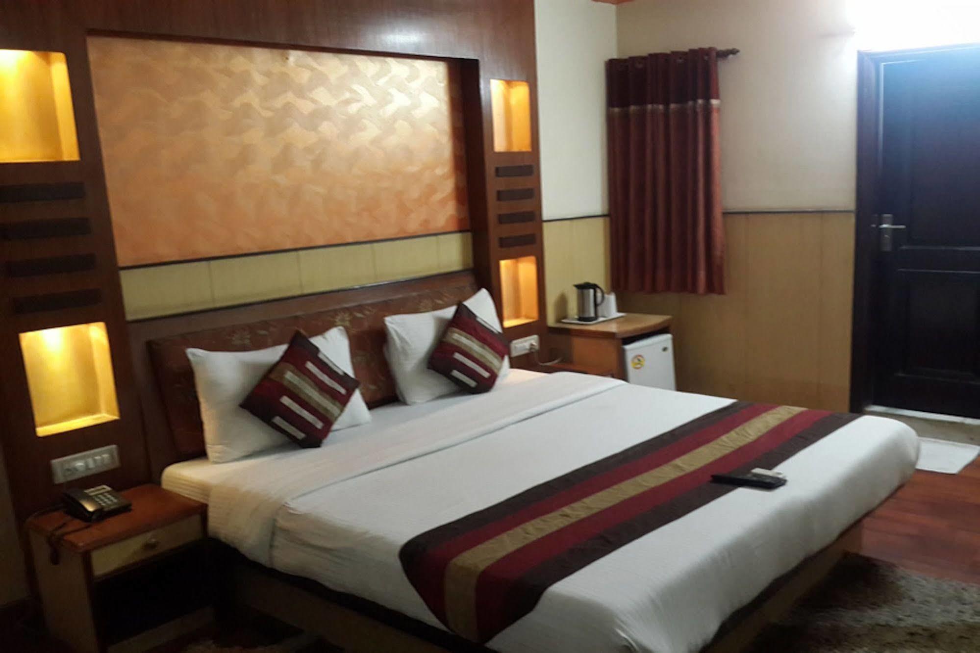 Hotel Karat 87 Inn New Delhi Ngoại thất bức ảnh
