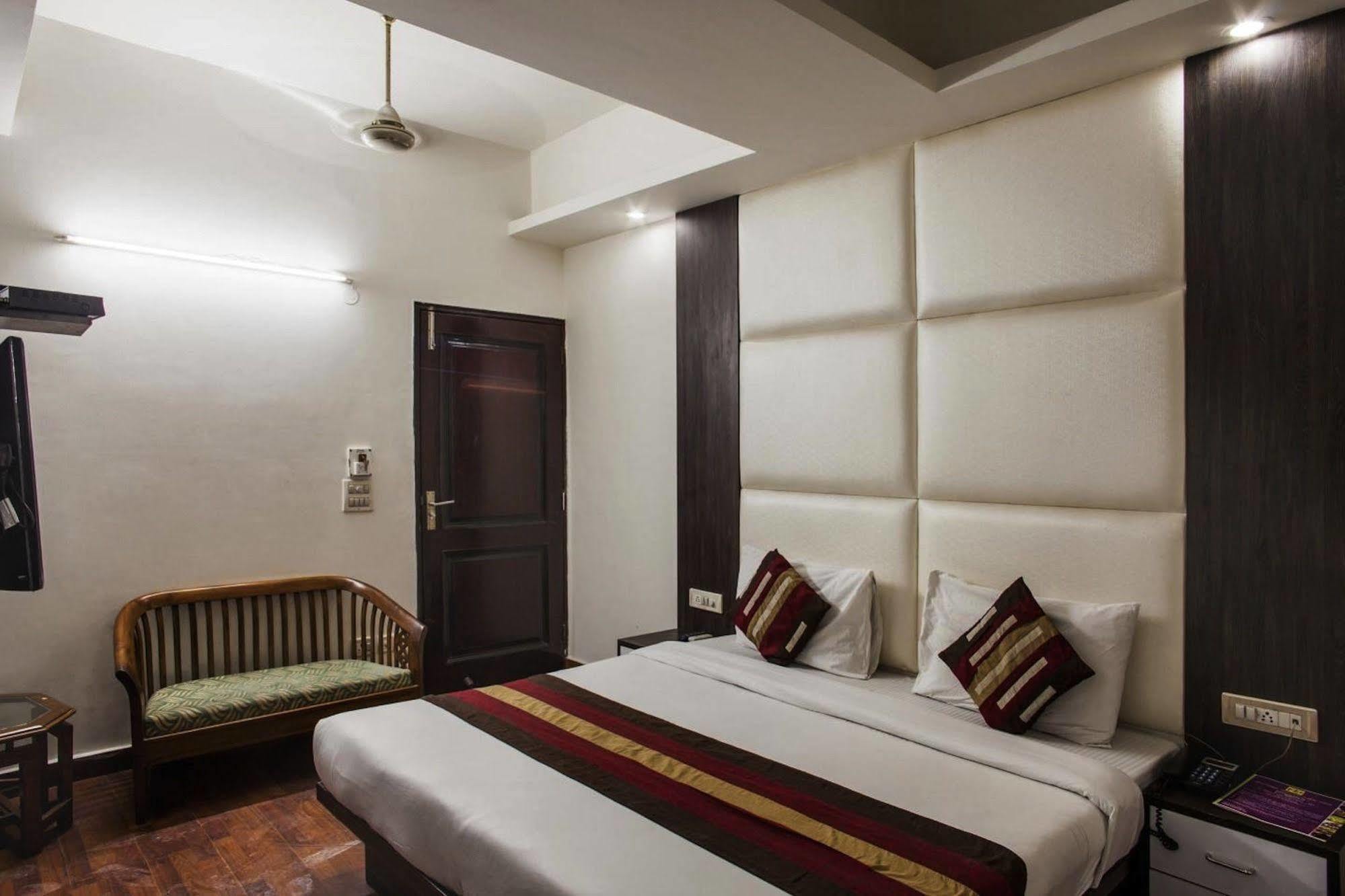 Hotel Karat 87 Inn New Delhi Ngoại thất bức ảnh