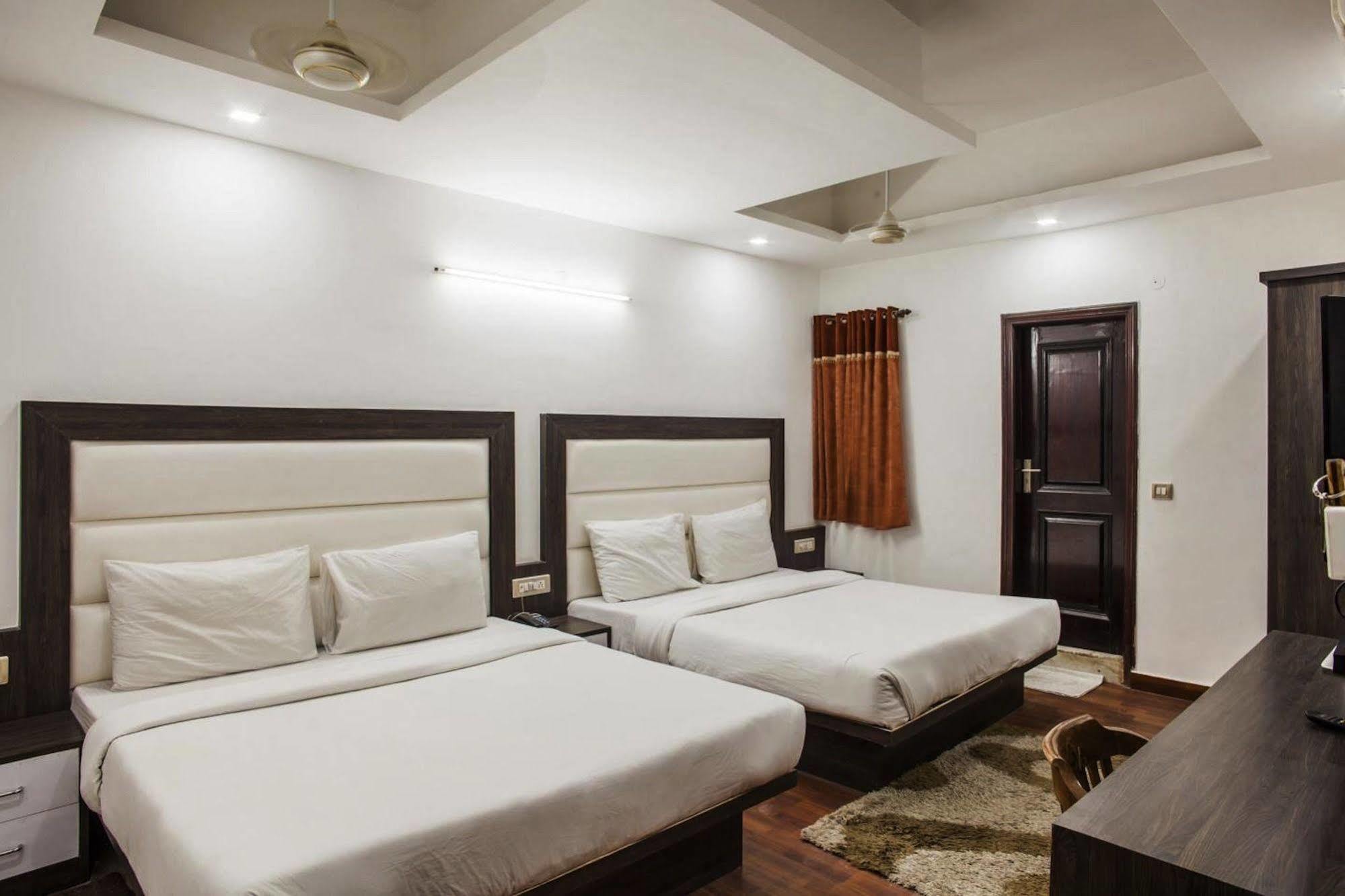 Hotel Karat 87 Inn New Delhi Ngoại thất bức ảnh