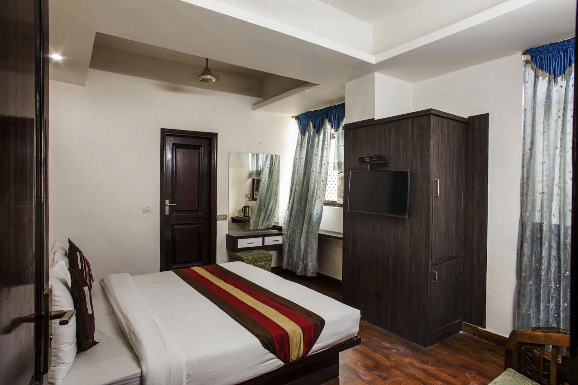Hotel Karat 87 Inn New Delhi Ngoại thất bức ảnh