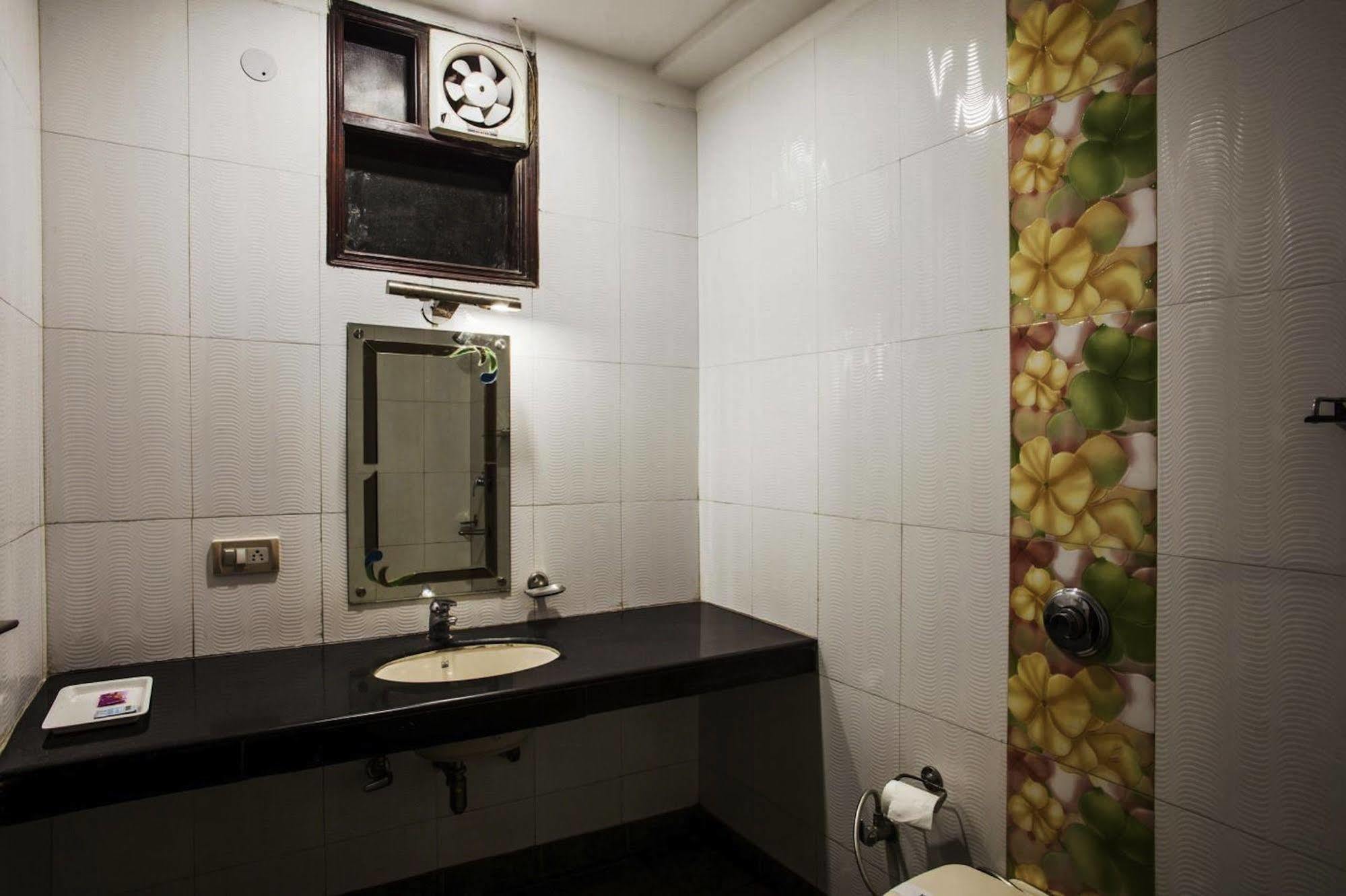 Hotel Karat 87 Inn New Delhi Ngoại thất bức ảnh