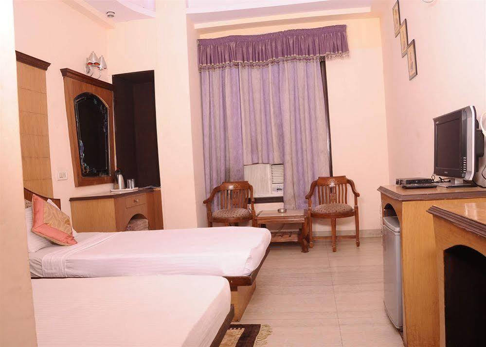 Hotel Karat 87 Inn New Delhi Ngoại thất bức ảnh